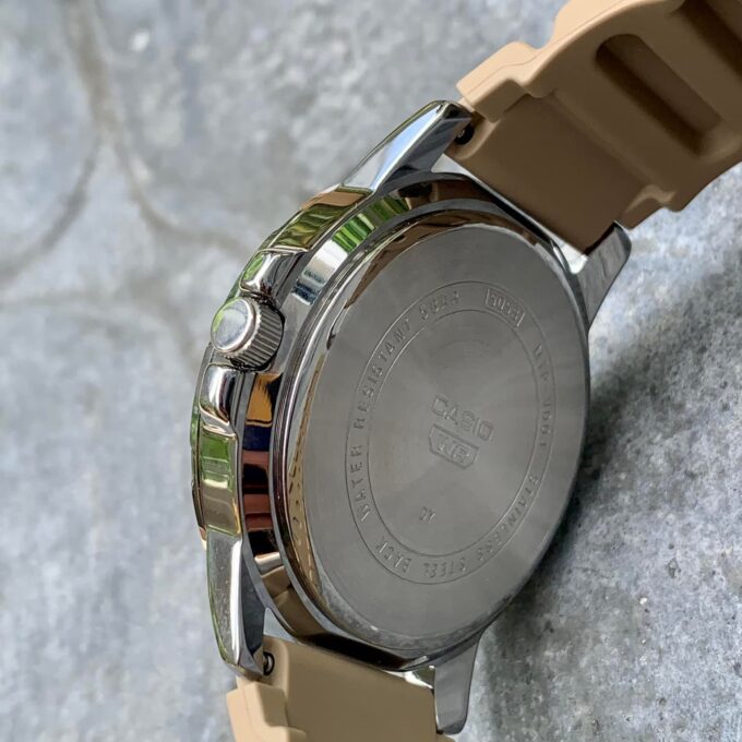 Montre Homme Casio MTP-VD01-5EVUDF - Résine, Verre Minéral, Étanche 50m, Date, Précision ±20s/mois - Marron, 49x45mm