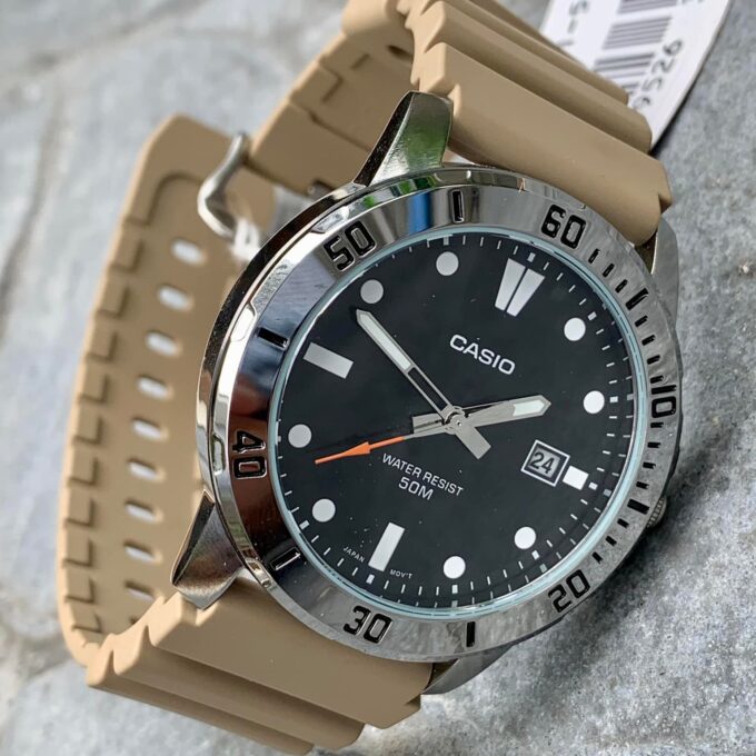 Montre Homme Casio MTP-VD01-5EVUDF - Résine, Verre Minéral, Étanche 50m, Date, Précision ±20s/mois - Marron, 49x45mm