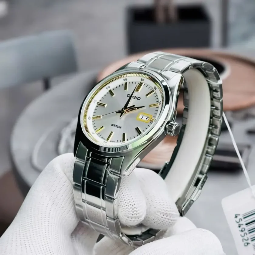 montre homme casio mtp b180d 7avdf – acier inoxydable, bracelet acier, verre minéral, résistante 50m, date, 3 aiguilles – argent – référence mtp b180d 7avdf