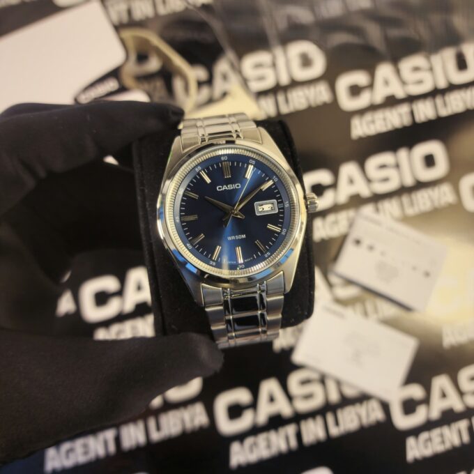 Montre homme Casio MTP-B180D-2AVDF – Acier inoxydable, Bracelet acier, Verre minéral, Étanche 50m, Date, 3 ans autonomie – Argenté/Bleu