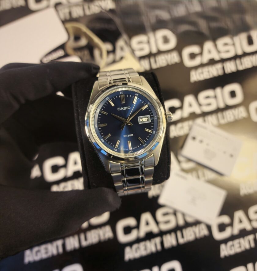 montre homme casio mtp b180d 2avdf – acier inoxydable, bracelet acier, verre minéral, Étanche 50m, date, 3 ans autonomie – argenté/bleu