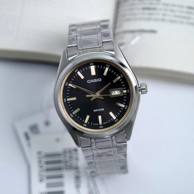 Montre homme Casio MTP-B180D-1A2VDF - Acier inoxydable, bracelet acier, verre minéral, étanche 50m, date, précision ±20s/mois, 3 ans batterie - Noir