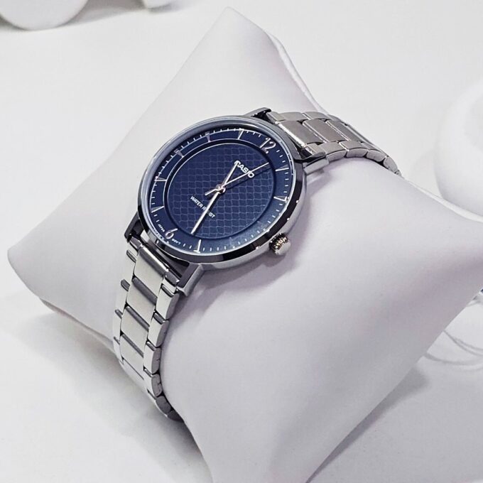 Montre Homme Casio - Acier Inoxydable, Bracelet Métal, Résistante à l’Eau, Verre Minéral, Bleu - LTP-VT04D-2ADF