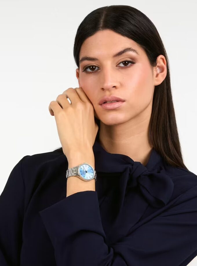 Montre femme Trussardi T-Essenza, acier poli 32mm, quartz, bracelet acier argent, verre minéral, étanche 5 ATM, boucle déployante, garantie 2 ans, référence R2453172506