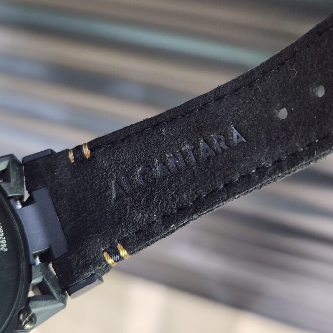 Montre Solaire Homme Casio EFS-S640ZE-1ADR – Chronographe Robuste, Boîtier Carbone/Acier/Aluminium, Verre Saphir Antireflet, Bracelet Alcantara, Etanche 100m