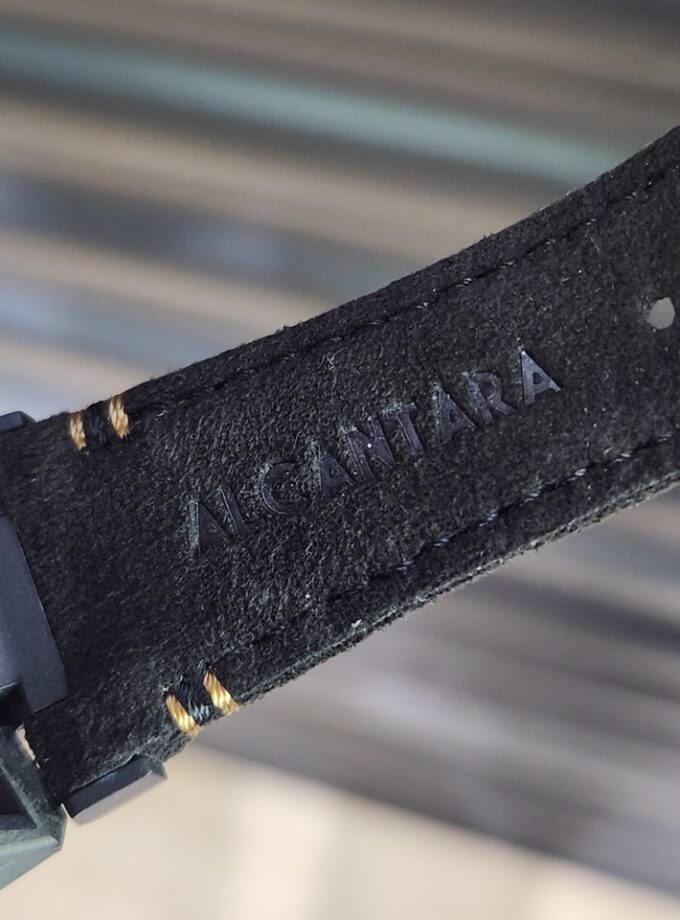 Montre Solaire Homme Casio EFS-S640ZE-1ADR – Chronographe Robuste, Boîtier Carbone/Acier/Aluminium, Verre Saphir Antireflet, Bracelet Alcantara, Etanche 100m