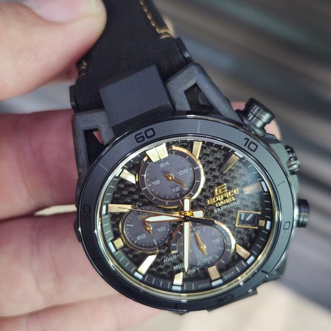 Montre Solaire Homme Casio EFS-S640ZE-1ADR – Chronographe Robuste, Boîtier Carbone/Acier/Aluminium, Verre Saphir Antireflet, Bracelet Alcantara, Etanche 100m