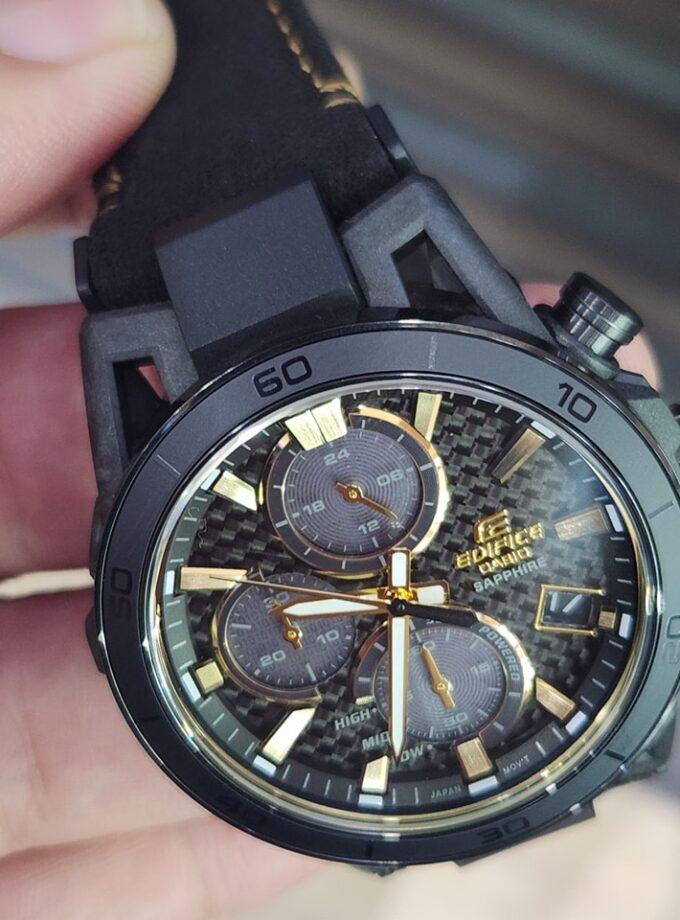 Montre Solaire Homme Casio EFS-S640ZE-1ADR – Chronographe Robuste, Boîtier Carbone/Acier/Aluminium, Verre Saphir Antireflet, Bracelet Alcantara, Etanche 100m