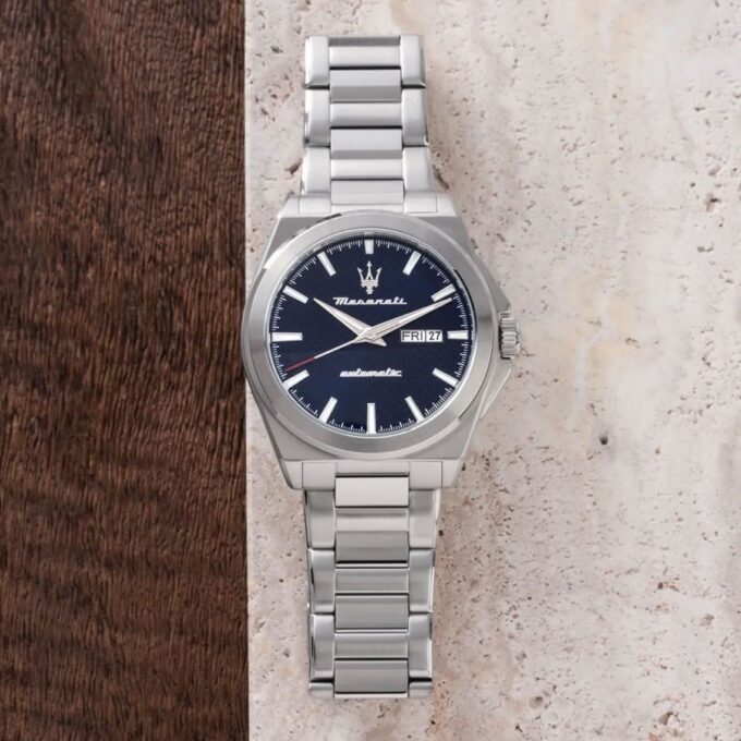 Montre Automatique Homme Maserati R8823152002 – Acier inoxydable Bleu Gris, Cadran Motif Carré, Etanche 10 ATM, Mouvement Miyota 8205, Bracelet Acier – Garantie 2 ans