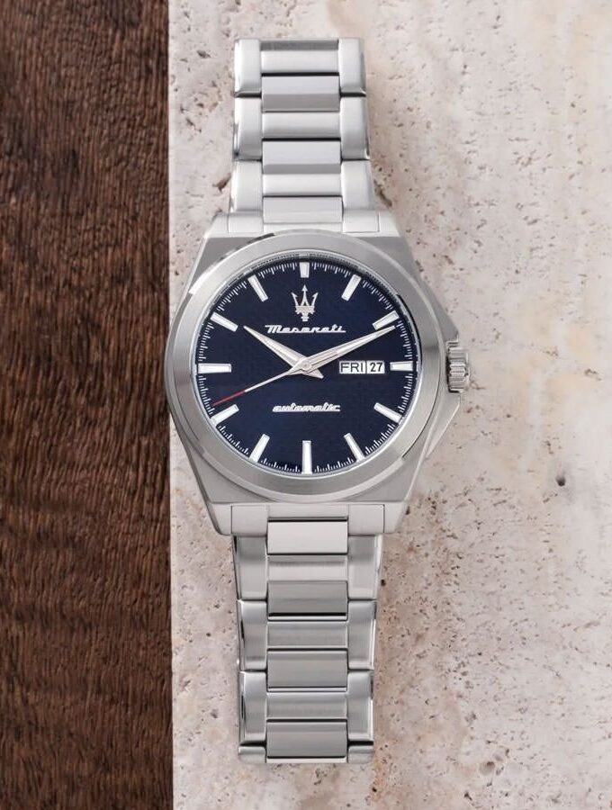 Montre Automatique Homme Maserati R8823152002 – Acier inoxydable Bleu Gris, Cadran Motif Carré, Etanche 10 ATM, Mouvement Miyota 8205, Bracelet Acier – Garantie 2 ans