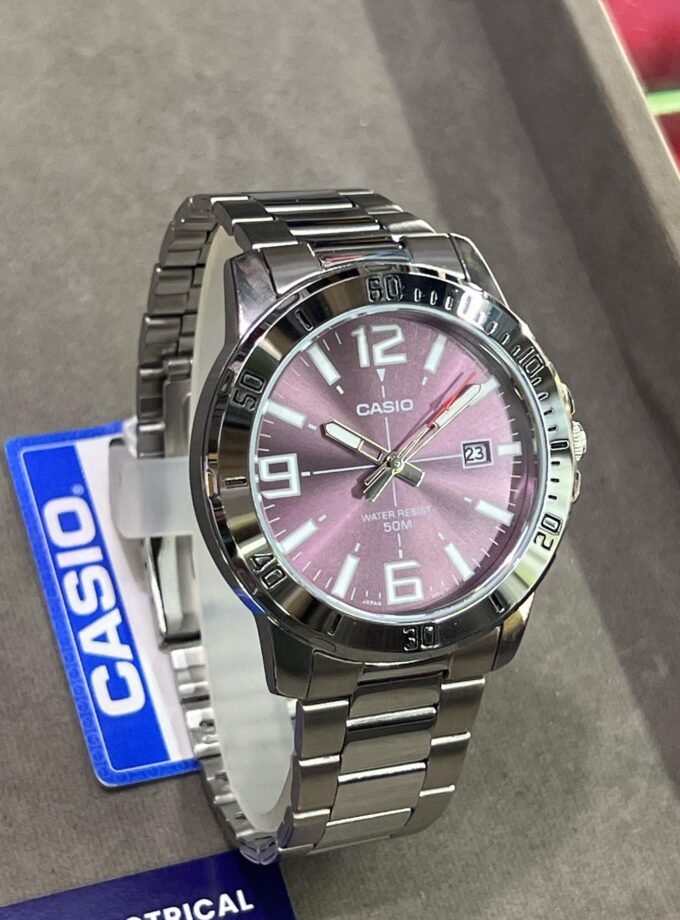 Montre Homme CASIO MTP-VD01D-6BVUDF – Quartz, Acier, Argent/Violet, Affichage Analogique, Date, Étanche 5 Bars, Cadran Noir, Bracelet Acier