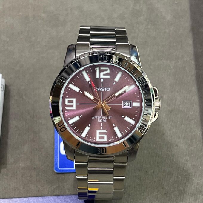 Montre Homme CASIO MTP-VD01D-6BVUDF – Quartz, Acier, Argent/Violet, Affichage Analogique, Date, Étanche 5 Bars, Cadran Noir, Bracelet Acier