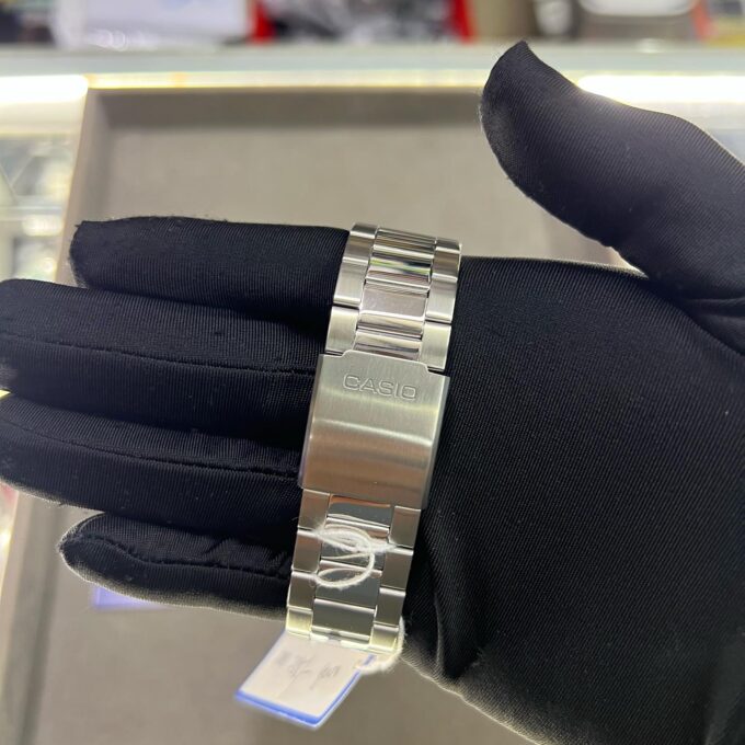 Montre Homme CASIO MTP-VD01D-6BVUDF – Quartz, Acier, Argent/Violet, Affichage Analogique, Date, Étanche 5 Bars, Cadran Noir, Bracelet Acier