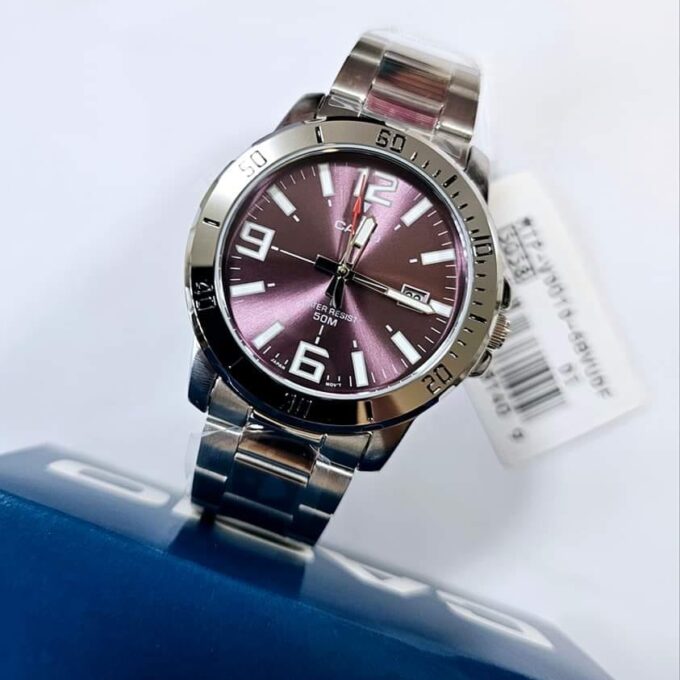 Montre Homme CASIO MTP-VD01D-6BVUDF – Quartz, Acier, Argent/Violet, Affichage Analogique, Date, Étanche 5 Bars, Cadran Noir, Bracelet Acier