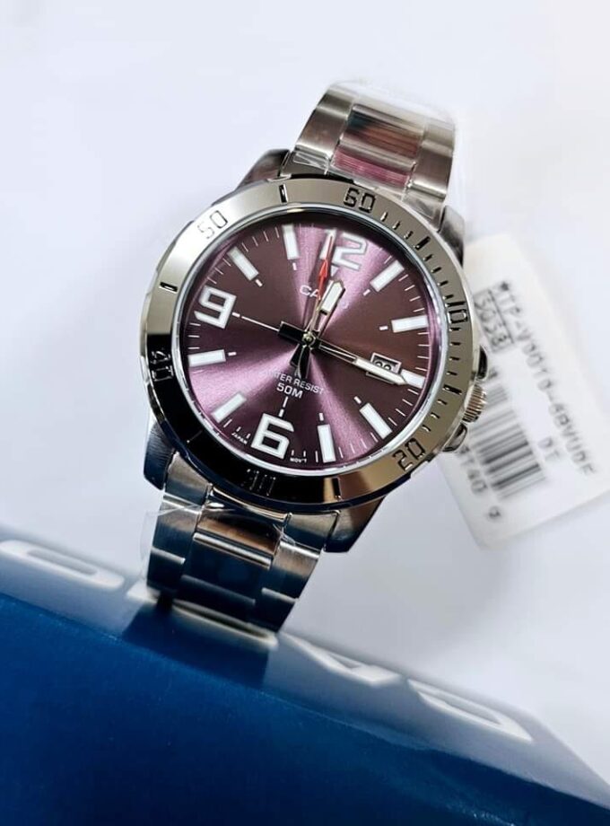 Montre Homme CASIO MTP-VD01D-6BVUDF – Quartz, Acier, Argent/Violet, Affichage Analogique, Date, Étanche 5 Bars, Cadran Noir, Bracelet Acier