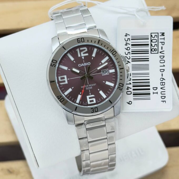 Montre Homme CASIO MTP-VD01D-6BVUDF – Quartz, Acier, Argent/Violet, Affichage Analogique, Date, Étanche 5 Bars, Cadran Noir, Bracelet Acier