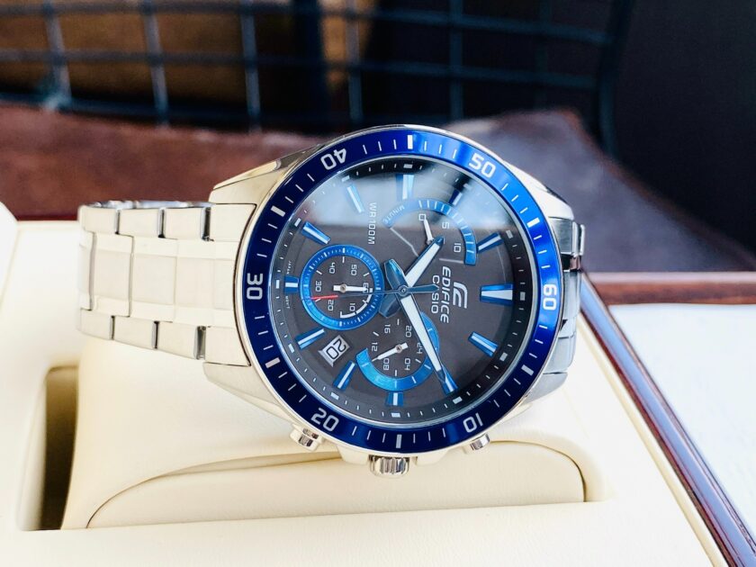 montre homme casio edifice classic efr 552d 2avudf – chronographe, acier inoxydable, cadran bleu, Étanchéité 10 bar, bracelet argent