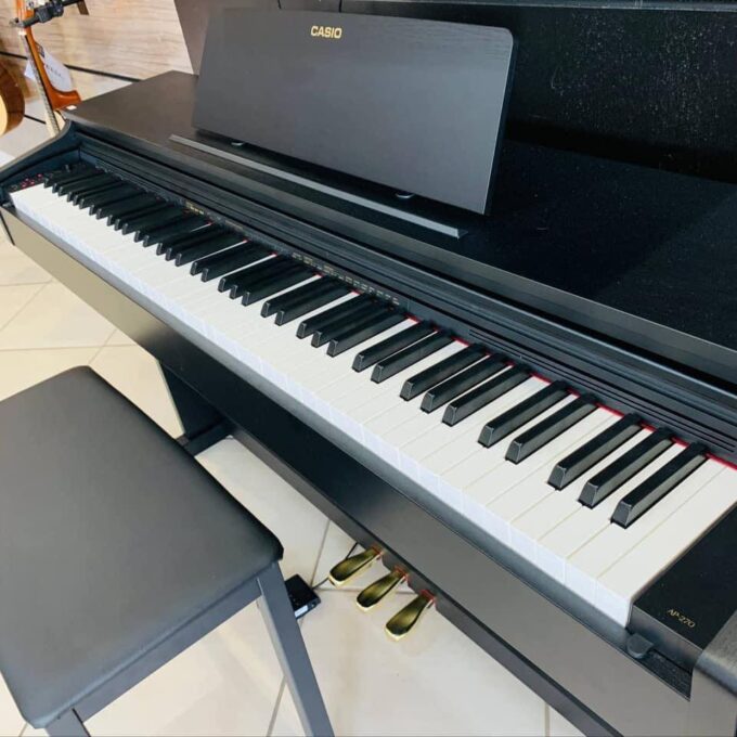 Clavier Numérique Piano 88 touches AP-270BNC2 - Casio - Marteau 3 capteurs, 22 sons, polyphonie 192, 3 pédales, finition ébène/ivoire - Brun - Référence AP-270BNC2