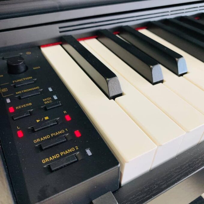 Clavier Numérique Piano 88 touches AP-270BNC2 - Casio - Marteau 3 capteurs, 22 sons, polyphonie 192, 3 pédales, finition ébène/ivoire - Brun - Référence AP-270BNC2