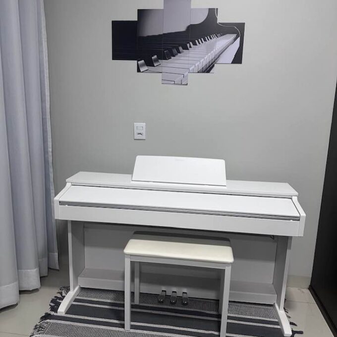 Clavier numérique 88 touches - Casio AP-270WEC2 - Marteau 3 capteurs, Morphing AiR, polyphonie 192, 3 pédales, finition ébène/ivoire - Blanc