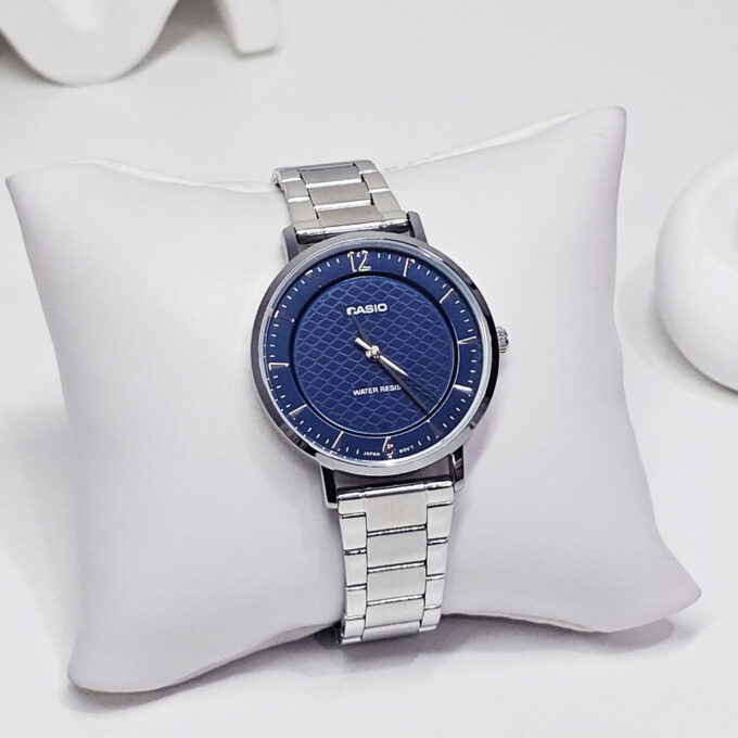 Montre Homme Casio - Acier Inoxydable, Bracelet Métal, Résistante à l’Eau, Verre Minéral, Bleu - LTP-VT04D-2ADF