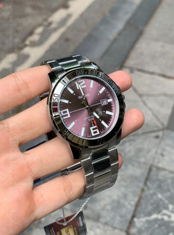 Montre Homme CASIO MTP-VD01D-6BVUDF – Quartz, Acier, Argent/Violet, Affichage Analogique, Date, Étanche 5 Bars, Cadran Noir, Bracelet Acier