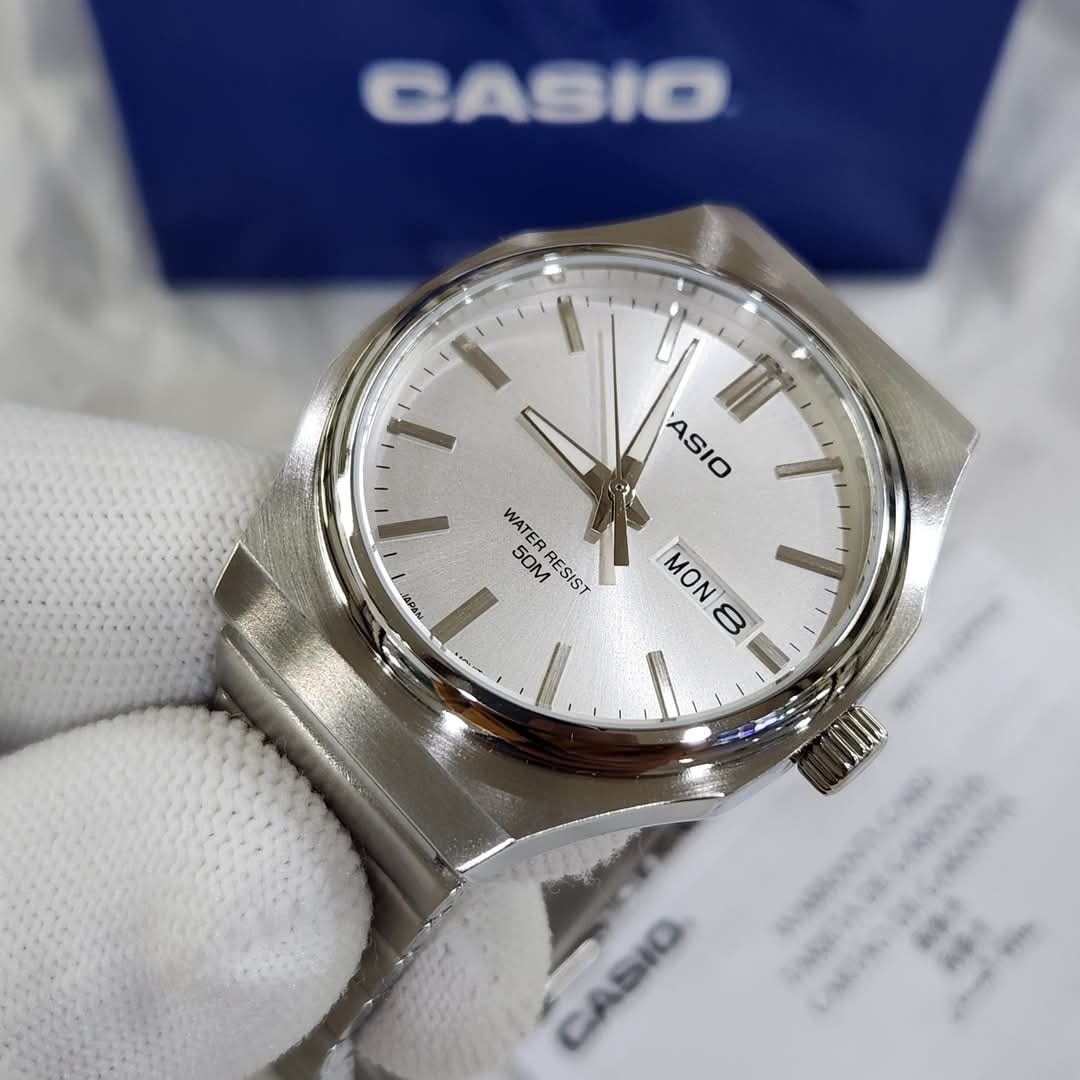 montre homme casio mtp e735d 7av acier inoxydable, cadran argenté, affichage jour/date, bracelet métal montres boutique aïwatch