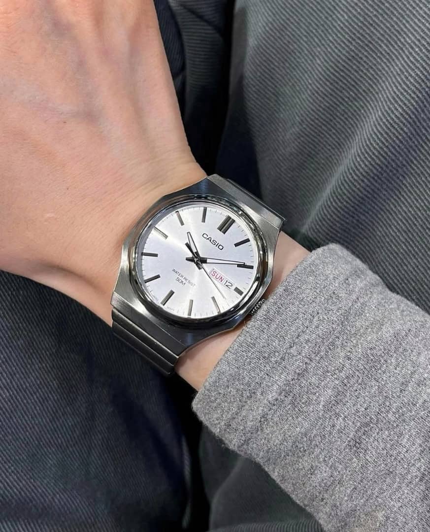 montre analogique homme casio enticer quartz, cadran argenté, acier inoxydable, etanche argent mtp e735b 7avdf
