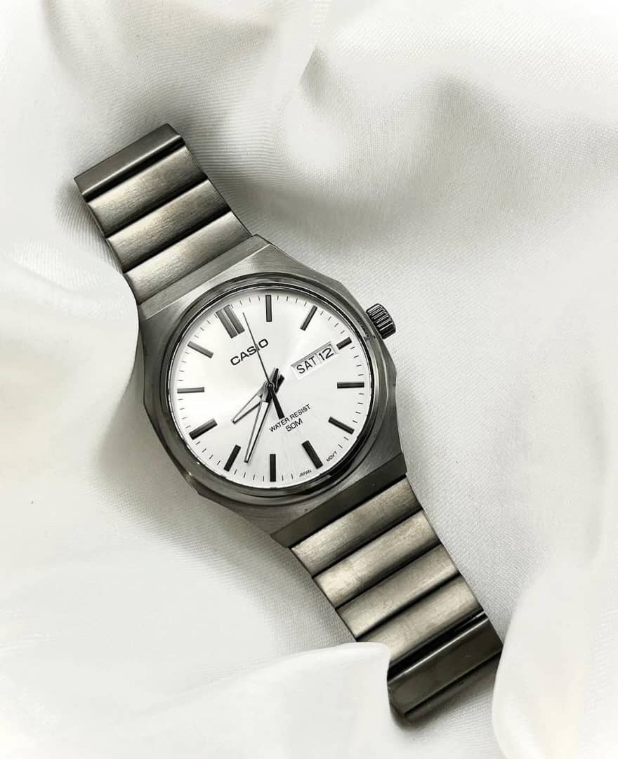 montre analogique homme casio enticer quartz, cadran argenté, acier inoxydable, etanche argent mtp e735b 7avdf