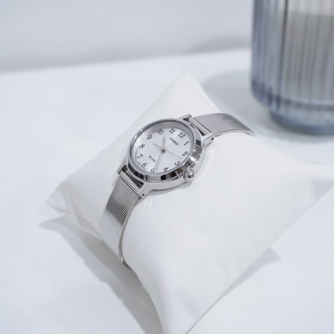 Montre Femme Casio LTP-B170D-7BVDF - Quartz, Boîtier Acier Inoxydable 35 mm, Verre Minéral, Etanche 5 ATM - Argent