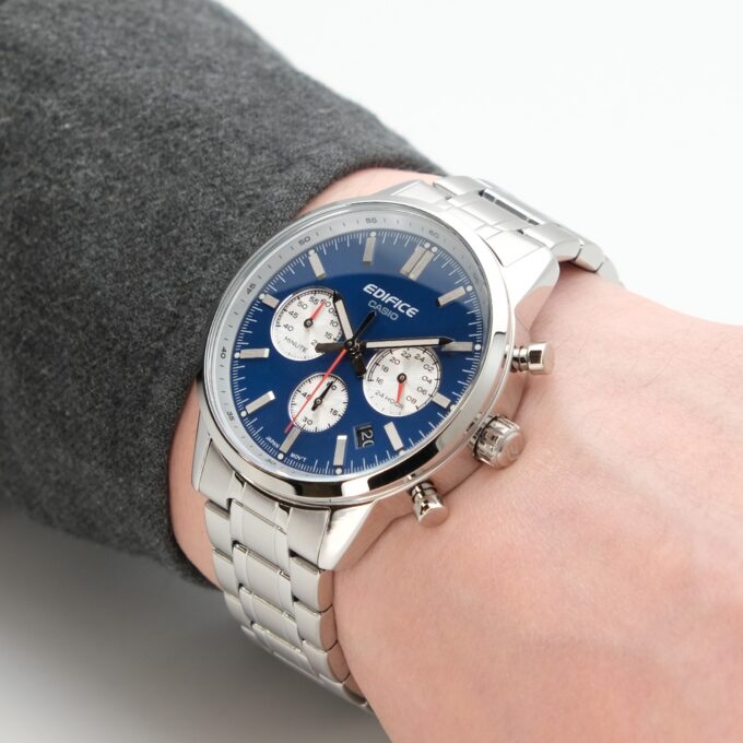 Montre homme Casio – Chronographe, Acier inoxydable, Verre minéral, Étanche 100m, Bracelet acier, Bleu - EFR-575D-2ADF