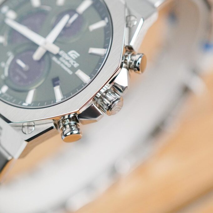 Montre homme solaire Casio Edifice – Chronographe, acier inoxydable, verre saphir, étanche 10 bar, bracelet acier, 49×44 mm, argent - EFS-S570D-3AUDF