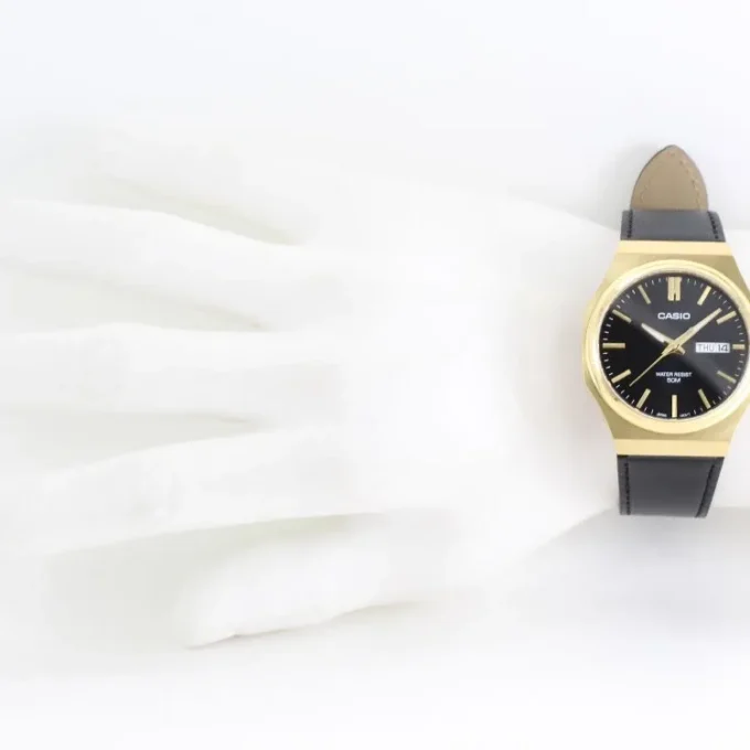 Montre analogique homme - Casio Standard - Quartz, cadran noir, bracelet cuir, étanche, design classique - Matière cuir - Couleur noir - Réf. MTP-E735GL-1AV