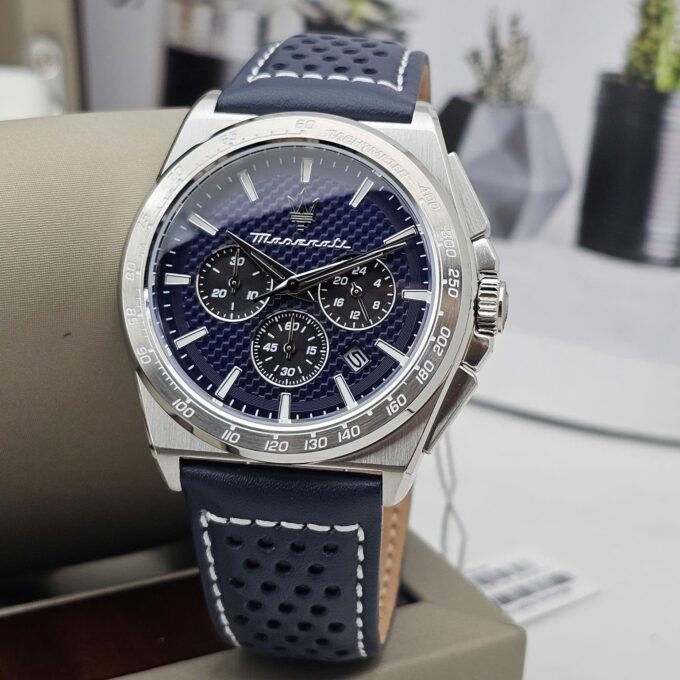 Montre Maserati Homme - Chronomètre - 1/1 seconde, 30 minutes - Calendrier - 43mm Étanche 100m - Cadran Bleu Bracelet Cuir - R8871652001