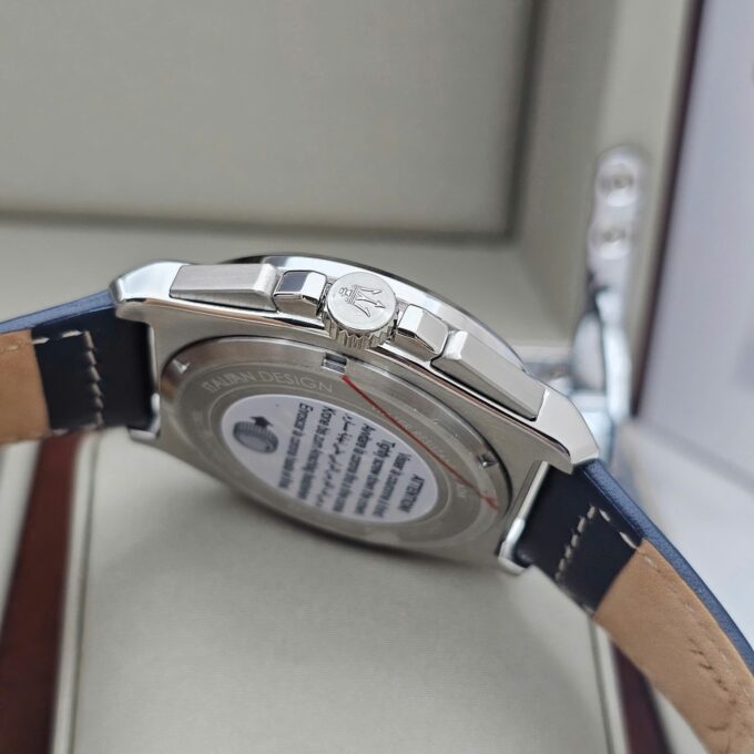 Montre Maserati Homme - Chronomètre - 1/1 seconde, 30 minutes - Calendrier - 43mm Étanche 100m - Cadran Bleu Bracelet Cuir - R8871652001