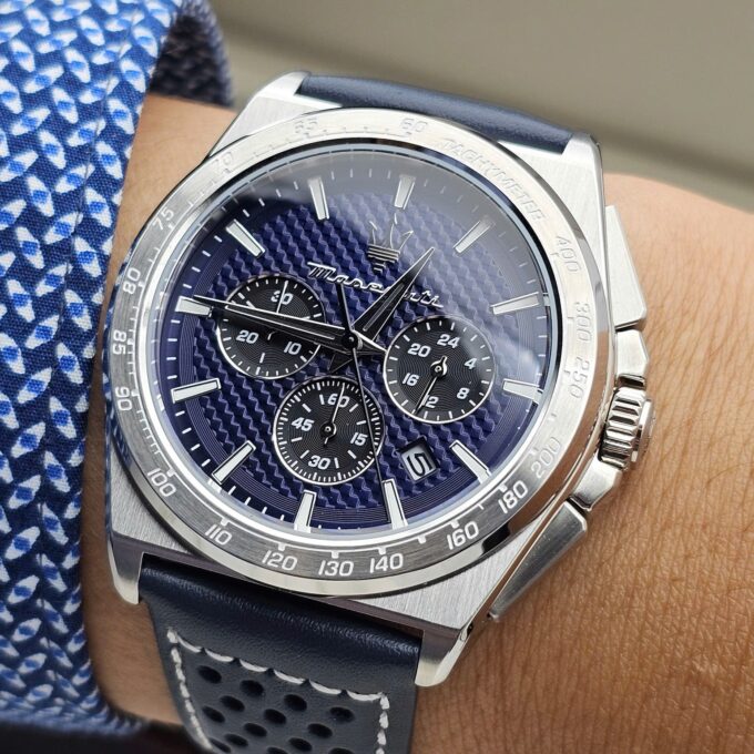 Montre Maserati Homme - Chronomètre - 1/1 seconde, 30 minutes - Calendrier - 43mm Étanche 100m - Cadran Bleu Bracelet Cuir - R8871652001