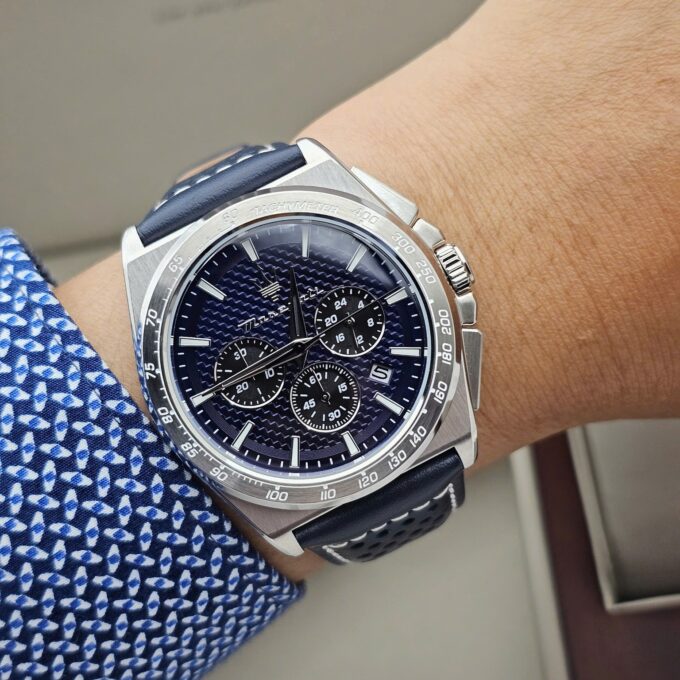 Montre Maserati Homme - Chronomètre - 1/1 seconde, 30 minutes - Calendrier - 43mm Étanche 100m - Cadran Bleu Bracelet Cuir - R8871652001