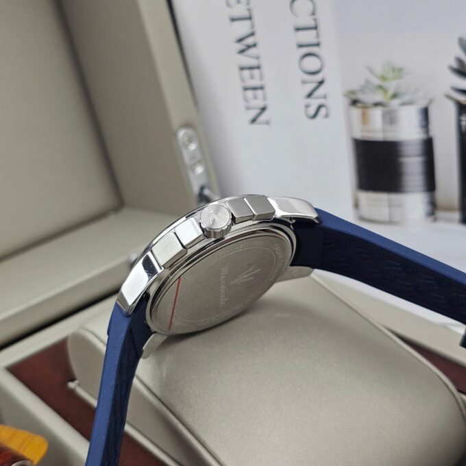 Montre Maserati Homme Quartz Acier Inoxydable 42mm Étanche 50m - Chronographe - Bracelet Caoutchouc Bleu Cadran Bleu - R8871621042