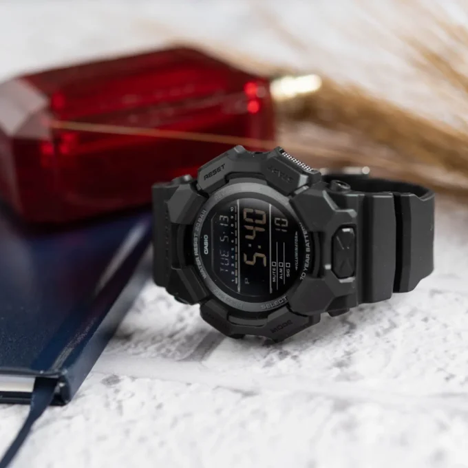Montre G-SHOCK Homme Super Illuminator, Heure Universelle, Chronomètre, Compte à rebours, 5 Alarmes, Calendrier, Format 12/24h - GD-010-1A1DR