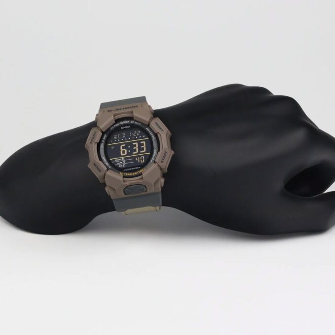 Montre Sport Homme Casio G-Shock GD-010CE-5DR – Carbone Synthétique, Quartz Japonais, Étanche 200m, Bracelet Tissu – Marron – Référence GD-010CE-5DR