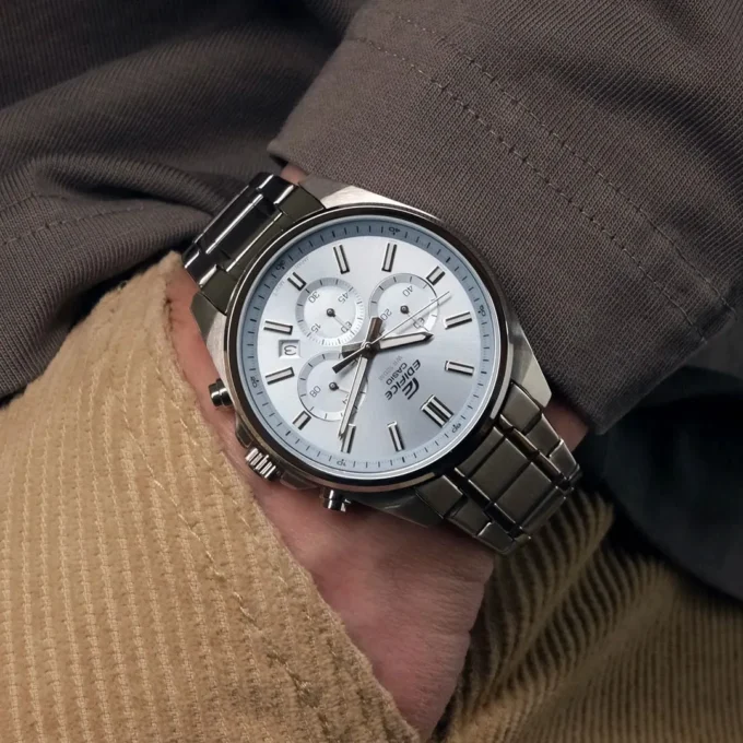 Montre Casio Edifice Homme Analogique Quartz, Acier Inoxydable, Résistance 100M, Verre Minéral - Acier - Argent - EFV-650D-2BVUDF