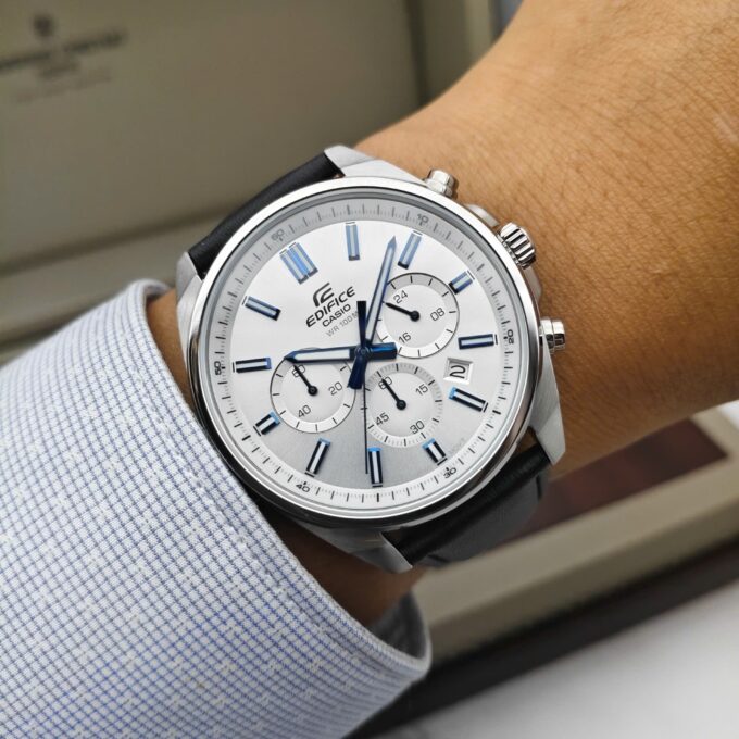 Montre Classique EFV-650L-7AVUDF - Casio EDIFICE - Acier Inoxydable, Bracelet Cuir, Verre Minéral, Résistance à l’Eau 100 m, Autonomie 2 ans, Chronographe, Affichage Date, Fermoir Triple Sécurité, Référence EFV-650L-7AVUDF