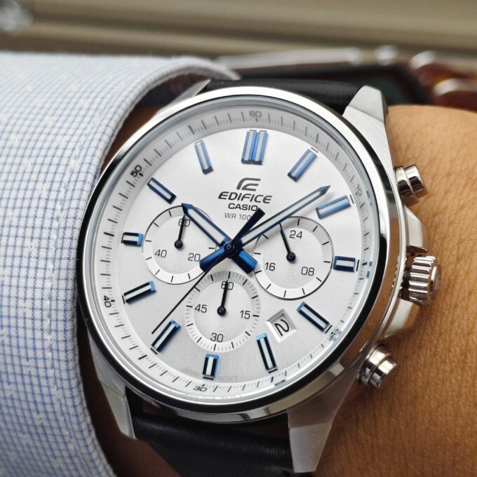 Montre Classique EFV-650L-7AVUDF - Casio EDIFICE - Acier Inoxydable, Bracelet Cuir, Verre Minéral, Résistance à l’Eau 100 m, Autonomie 2 ans, Chronographe, Affichage Date, Fermoir Triple Sécurité, Référence EFV-650L-7AVUDF