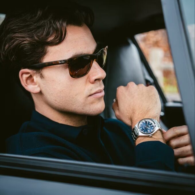 Montre Casio Edifice EFB-109D-2AVDF Homme – Chronographe, Dateur, Verre Saphir, Boîtier Acier Argent, Bracelet Acier Déployante, 38 mm, 100 m Étanche, Chic, Quartz,