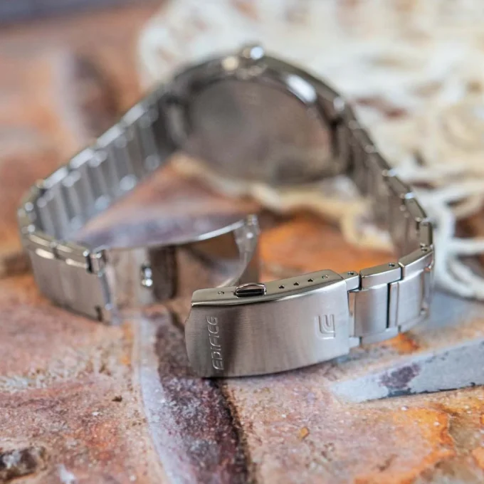 Montre Casio Edifice EFB-109D-2AVDF Homme – Chronographe, Dateur, Verre Saphir, Boîtier Acier Argent, Bracelet Acier Déployante, 38 mm, 100 m Étanche, Chic, Quartz,