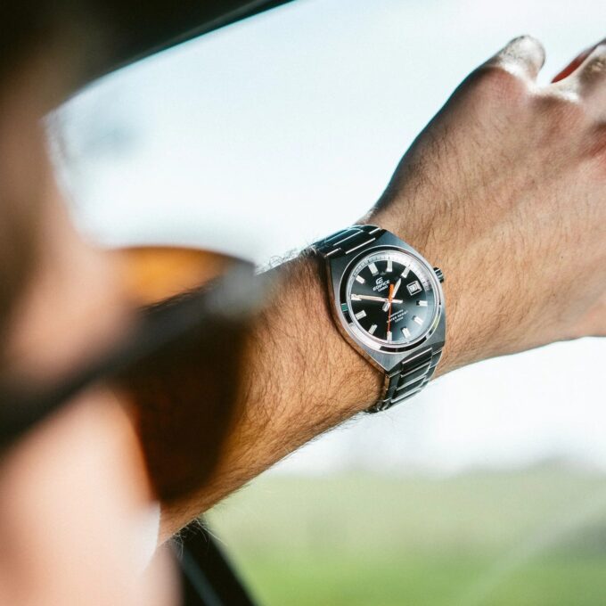 Montre Chic Homme Casio Edifice – Acier Inoxydable, Quartz Analogique, Étanche 100m, Verre Saphir, Bracelet Métal Argenté à Boucle Déployante, Dateur, Boîtier Rond 38mm – Argenté – Référence à préciser - EFB-109D-1AVDF