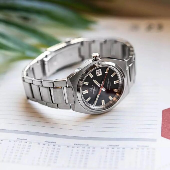 Montre Chic Homme Casio Edifice – Acier Inoxydable, Quartz Analogique, Étanche 100m, Verre Saphir, Bracelet Métal Argenté à Boucle Déployante, Dateur, Boîtier Rond 38mm – Argenté – Référence à préciser - EFB-109D-1AVDF