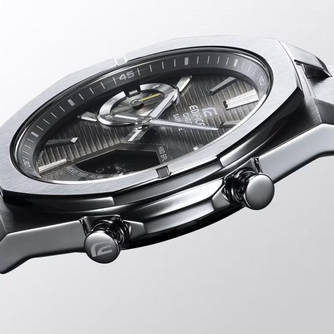 Montre Connectée Homme Casio – Acier Inoxydable, Quartz Japonais Bluetooth, Étanche 100m, Verre Saphir, Bracelet Métal avec Fermoir Triple, Chronographe, Heure Mondiale, Alarme, Compte à Rebours, Super Illuminator LED, Autonomie 2 Ans – Argenté – Référence à préciser - ECB-S10D-8ADF
