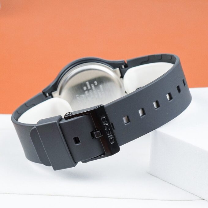 Montre Classique Unisexe Casio MQ-24 – Résine Biosourcée, Quartz Analogique, Design Minimaliste, Cadran Monochrome à Index Simples, Bracelet Écologique – MQ-24B-8BDF