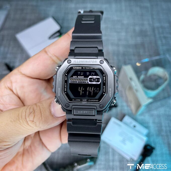 Montre Sport Homme Casio – Résine et Acier Inoxydable, Quartz Digital, Étanche 100m, Verre Résine, Lunette Noire Plaquée Ionique, Double Fuseau Horaire, Chronomètre 1/100s, Compte à Rebours 24h, Alarme Quotidienne, Rétroéclairage LED Ambre, Autonomie 10 Ans – MWD-110HB-1BVDF